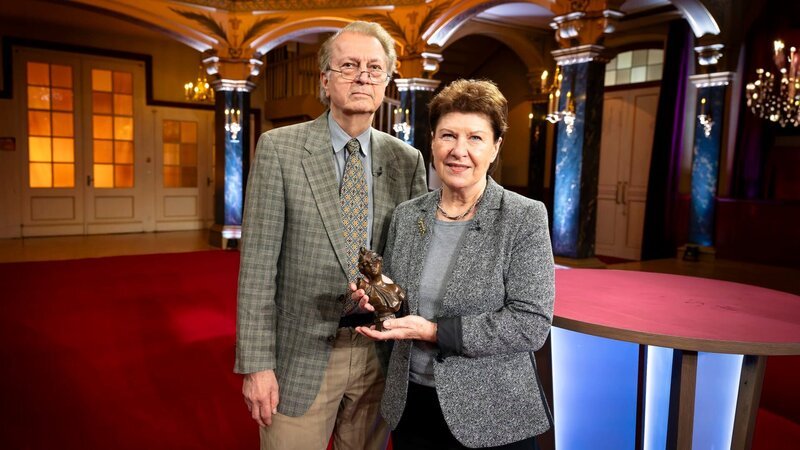 Die kleine Jugendstil-Bronze zeigt eine Geliebte Alexanders des Großen. – Bild: Ralf Wilschewski /​ BR