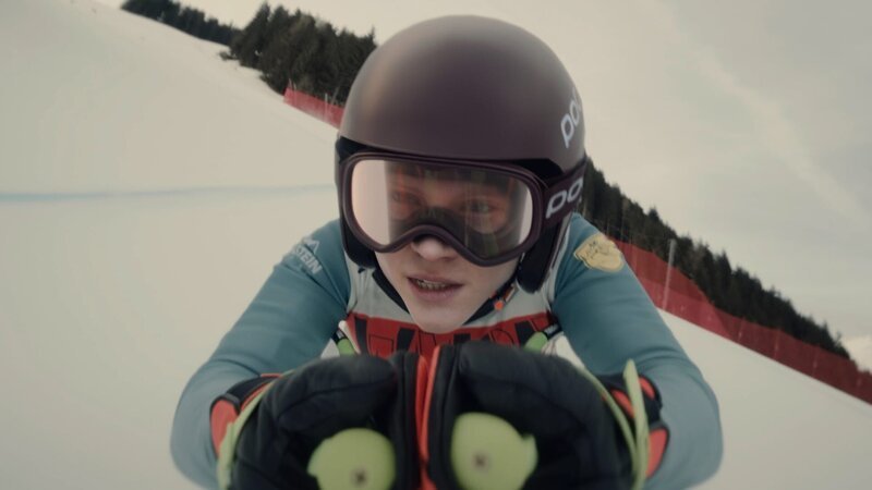 Dani Strobl (Emilia Warenski) ist in Hochform. – Bild: SRF/​ORF
