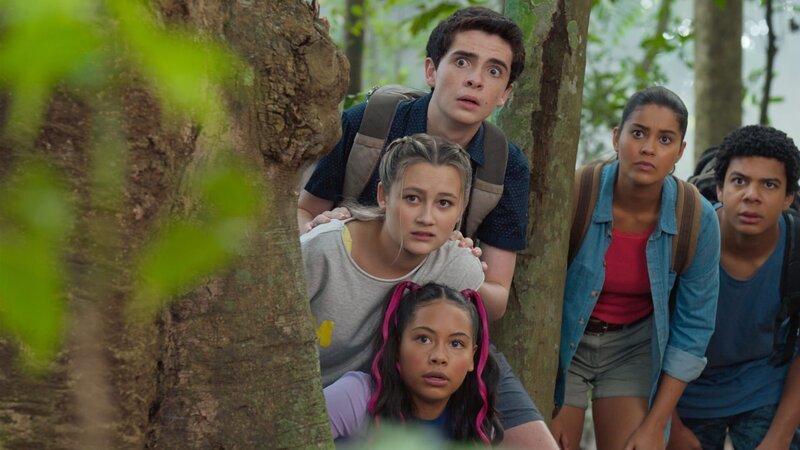 Meesha Rai (Inessa Tan), Lila Gray (Izellah Connelly, unten), Ellis Grouch (Ryan Yeates, oben), Taylor Young (Alexa Curtis, 2.v.r.), Nori Harlow (Noah Akhigbe, r.) – Bild: Paramount