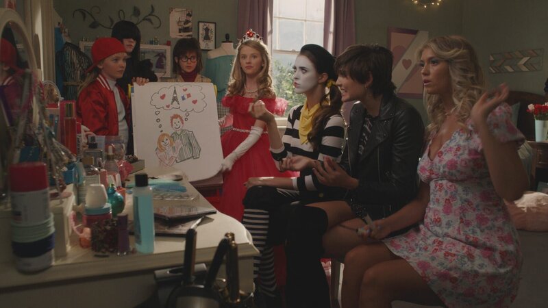 v.li.: Lana Loud (Mia Allan), Lucy Loud (Aubin Bradley), Lisa Loud (Lexi Janicek), Lola Loud (Ella Allan), Luan Loud (Catherine Ashmore Bradley), Luna Loud (Sophia Woodward), Lori Loud (Lexi DiBenedetto) – Bild: Paramount