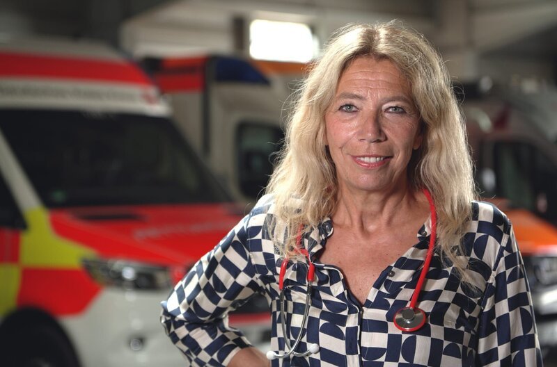 Deutschlands wohl bekannteste Notärztin: Durch ihren unermüdlichen Einsatz während und nach der Corona-Pandemie wurde Lisa Federle gefragte Expertin. – Bild: SWR /​ SWR Presse/​Bildkommunikation
