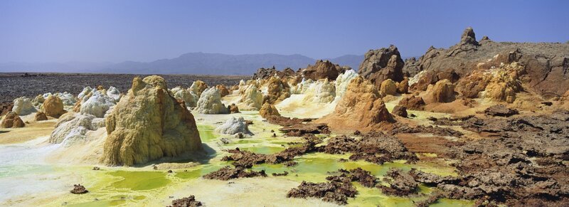 „Planet Erde“ zeigt in dieser Folge in beeindruckenden Bildern, welche geologischen und vulkanischen Kräfte die kleinen und großen Bergketten des Planeten formten und betrachtet einen Lavasee im Herzen eines Vulkans … – Bild: TVP