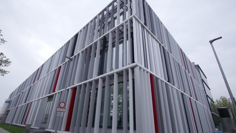 Das neue Helmholtz Diabetes Center in München. – Bild: BR/​Klaus Hernitschek