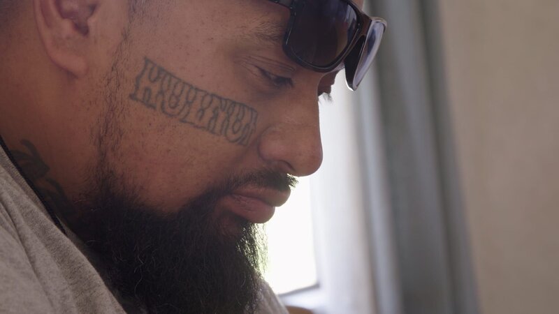 „Zu mehreren ist man sicherer“: Nach Jahrzehnten der Diskriminierung schließen sich den 70er Jahren viele M?ori-Männer Banden an. – Bild: ZDF