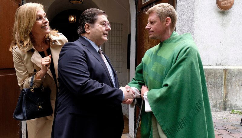Frau Pfarrer & Herr Priester – Bild: ARD Degeto/​Erika Hauri