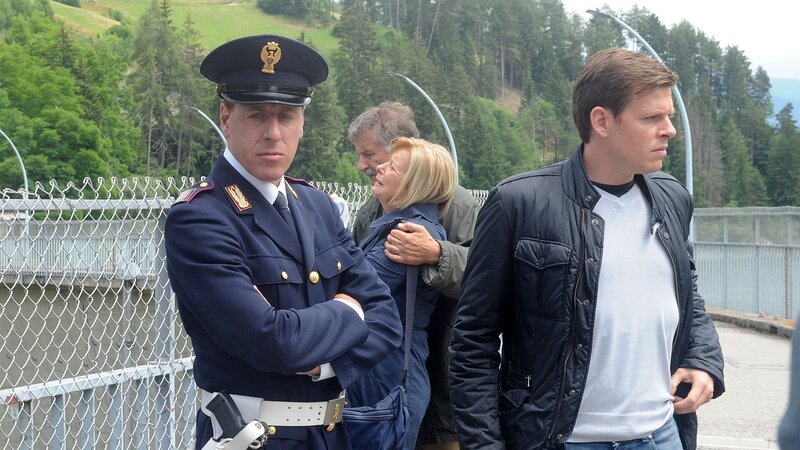 Huber (Gianmarco Pozzoli, l.) – Bild: Lux Vide s.p.a/​Beta Film GmbH