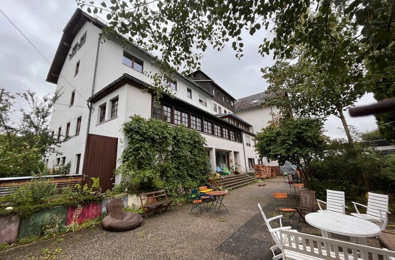 hr-fernsehen ANDERS LEBEN ’Äì GEMEINSCHAFT ALS ZUKUNFTSMODELL, Ein Film von Natascha Pflaumbaum, am Dienstag um 20:15 Uhr. Die Villa Pappelheim. – Bild: HR /​ HR/​Pressestelle
