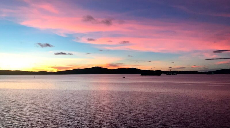 Einfahrt nach Port Moresby, Papua Neuguinea, in Indonesien. Weiteres Bildmaterial finden Sie unter www.br-foto.de. – Bild: BR/​Marie-Therese Rompf/​Bewegte Zeiten Filmproduktion