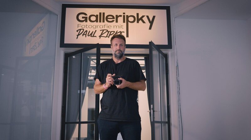 „Galleripky“ – Fotografie mit Paul Ripke – Bild: ZDF und MDR/​ARD Kultur/​ i&u TV/​Dilara Keskinler.
