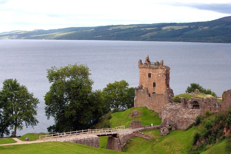 Es wird von immer weniger Sichtungen des geheimnisvollen Ungeheuers von Loch Ness berichtet. – Bild: ZDF/​Harry Melchert
