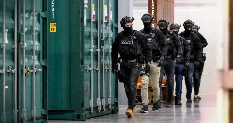 Der Zoll hat der Kokain-Mafia den Kampf angesagt. – Bild: ZDF