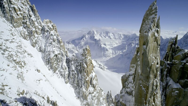 Die Gipfellandschaft der europäischen Alpen. – Bild: ZDF und BBC