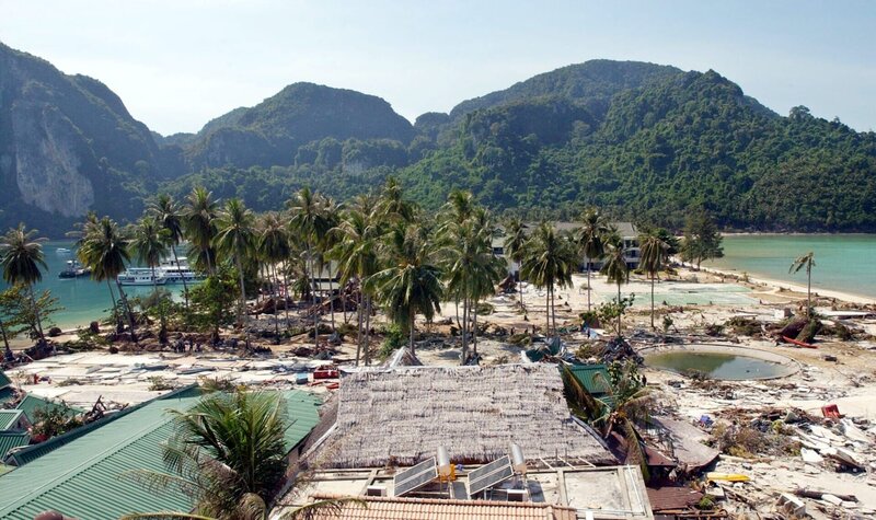 Eine zerstörte Insel nachwirkungen des Tsunamis. – Bild: National Geographic