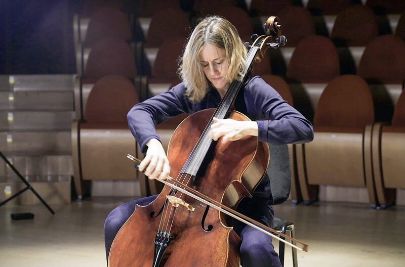 Sol Gabetta führte ihr Cristiani-Programm erstmals beim Menuhin-Festival im schweizerischen Gstaad auf. – Bild: blue marmot