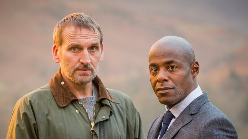Robert (Christopher Eccleston, l.) und Mark (Paterson Joseph, r.). – Bild: Honorarfrei – nur für diese Sendung bei Nennung ZDF und Ben Blackall