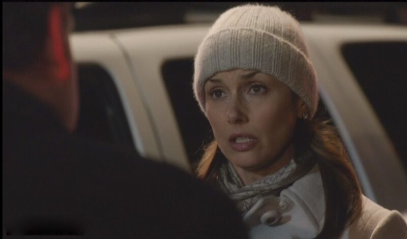 Eine grausame Nachricht für Erin (Bridget Moynahan, r.): Ein Cop wird von dem Mann erschossen, den sie gerade freigelassen hat. Ist Erin Schuld am Tod des Polizisten? – Bild: CBS Broadcasting Inc.