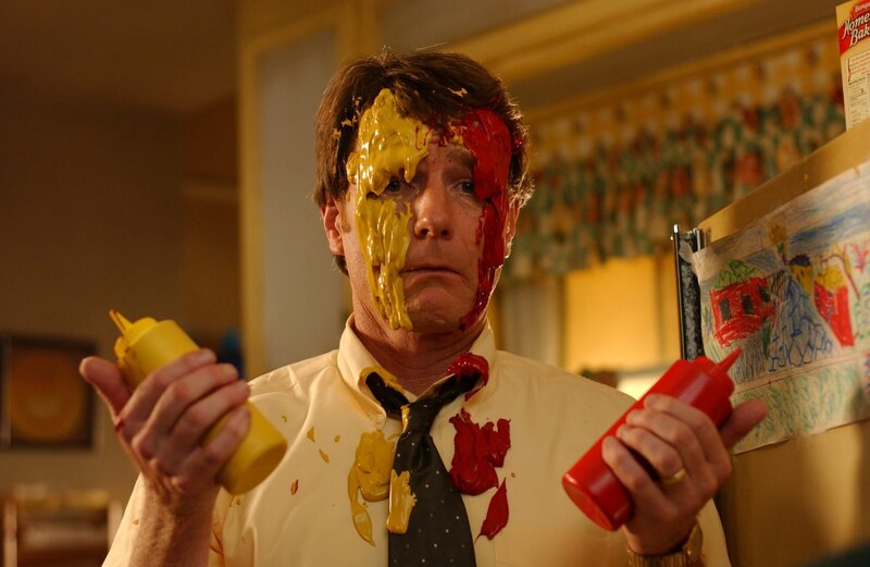 Gestresst von der Suche nach einem perfekten Geschenk für den 20. Hochzeitstag ist Hal (Bryan Cranston) am Ende seiner Kräfte … – Bild: GLEN