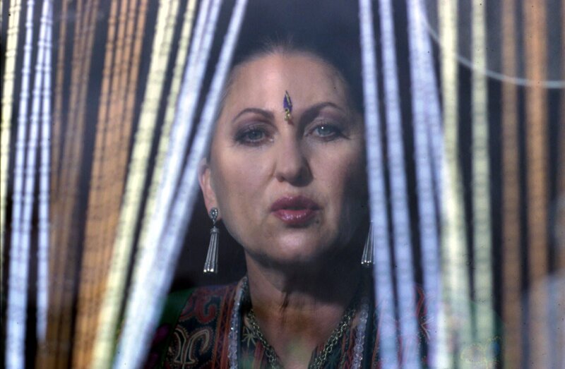 Anita Kilian (Cleo Kretschmer) wurde wegen unsittlichen Nacktbadens angezeigt. – Bild: ProSiebenSat.1 Media SE