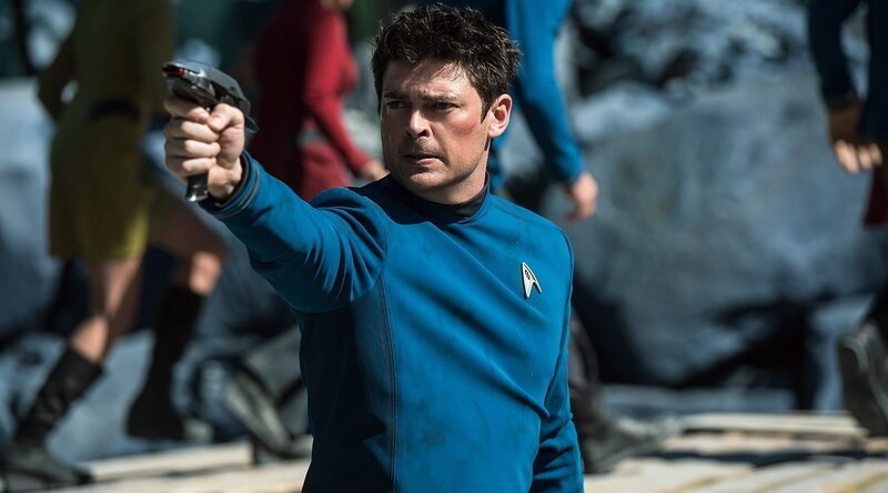 Doc Bones (Karl Urban) – Bild: PLURIMEDIA (Paramount Pictures / Skydance Productions) Doc Bones (Karl Urban) – Bild: PLURIMEDIA (Paramount Pictures / Skydance Productions)