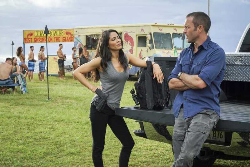 Lt. Catherine Rollins (Michelle Borth, l.) braucht Steve McGarretts (Alex O’Loughlin, r.) Hilfe für ihren Fall, doch es wird gefährlicher als sie denken … – Bild: PLURIMEDIA (CBS Broadcasting Inc.)