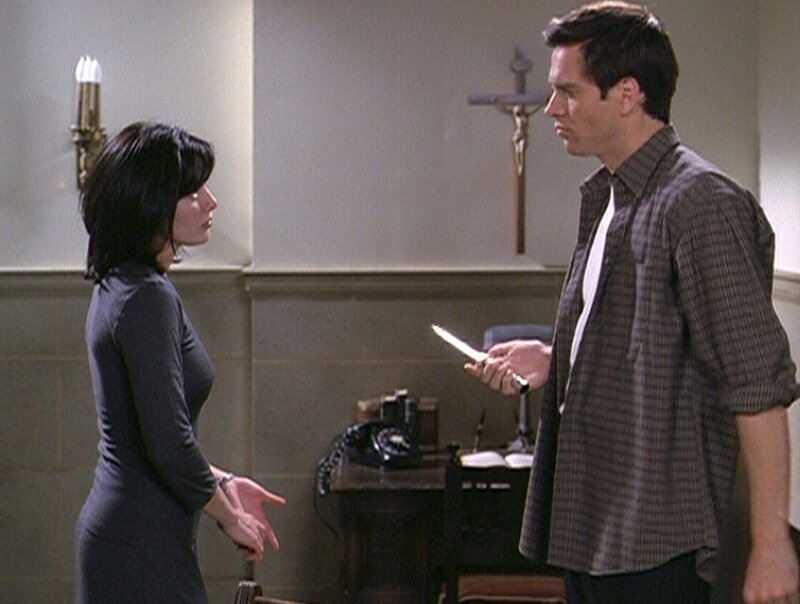 Brendan steht vor einer schweren Entscheidung: Soll er Prue töten? – Bild: CBS WORLDWIDE INC.