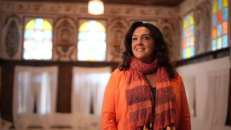 Bettany Hughes Die Verwendung des sendungsbezogenen Materials ist nur mit dem Hinweis und Verlinkung auf RTL+ gestattet. – Bild: RTL /​ Tim Knight /​ Albanien