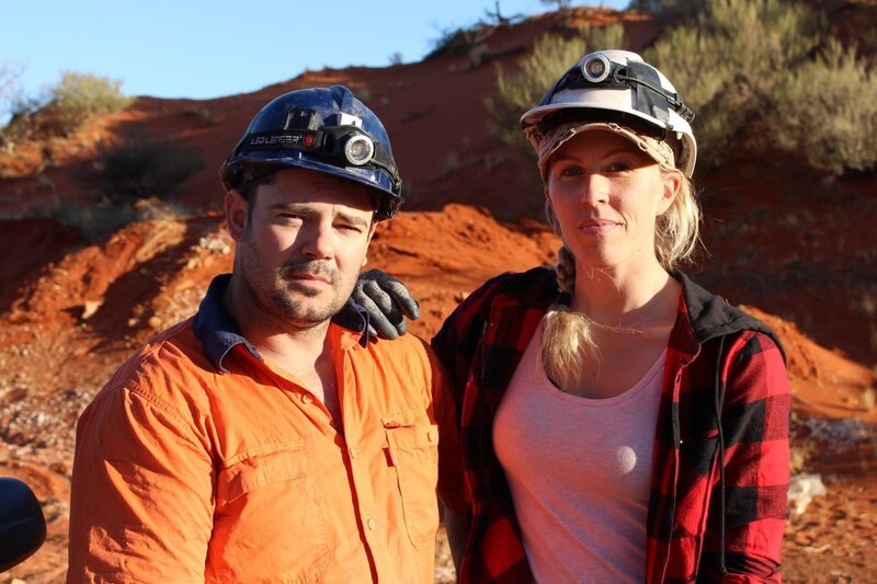 L-R: Bayden Pearse, Elisa Grobe – Bild: Prospero Productions