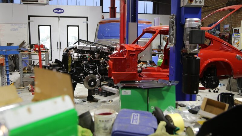 The Triumph GT6 during its restoration in the Car SOS workshop. – Bild: National Geographic