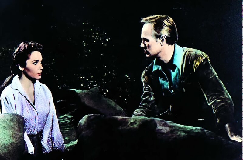 L-R: Jenny (Felicia Farr) und Comanche Todd (Richard Widmark) – Bild: ServusTV L-R: Jenny (Felicia Farr) und Comanche Todd (Richard Widmark) – Bild: ServusTV
