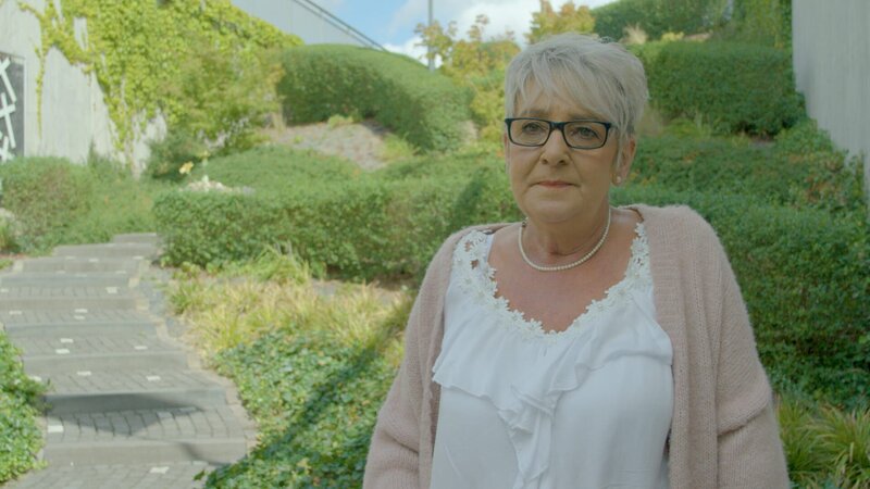 Gabi Müller verlor ihren Sohn Christian bei der Loveparade in Duisburg. – Bild: Spiegel Geschichte