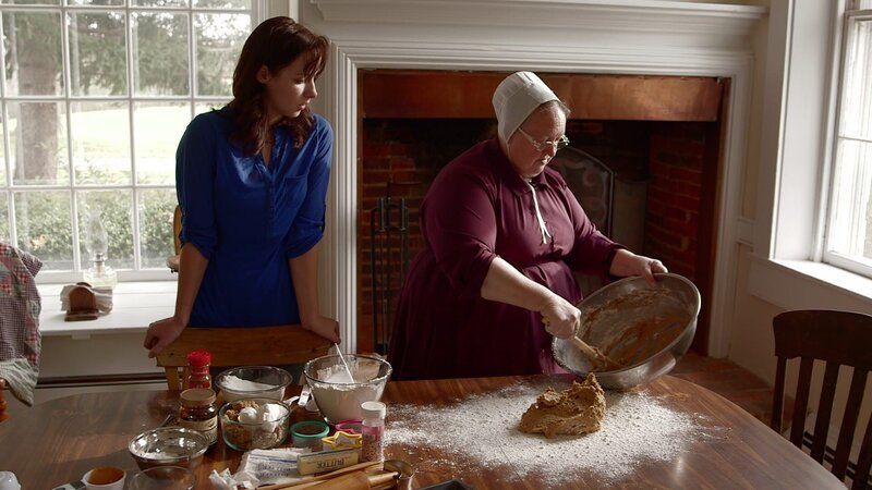 Rebecca watching Mary bake pastries. – Bild: Discovery Communications