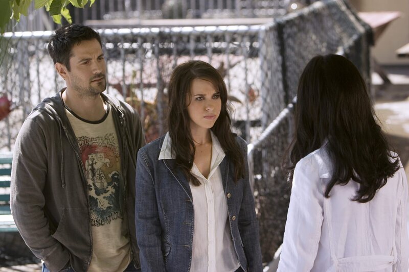 Kann Melinda (Jennifer Love Hewitt, r.) Donna Ellis (Lacey Chabert, M.) und Kyle McCall (Michael Landes, l.) helfen? – Bild: ABC Studios