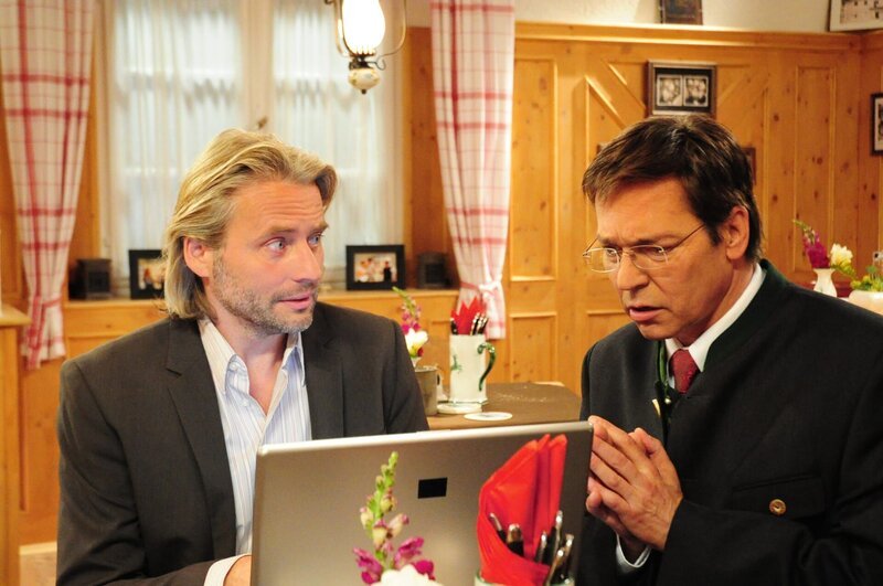 Michael (Erich Altenkopf, l.); Huber (Jacques Breuer, r.) – Bild: ARD /​ Ann Paur