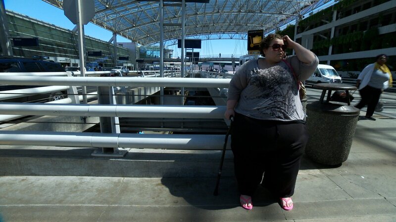 Brittani at the airport with her luggage getting read to travel to Houston from Seattle. – Bild: TLC /​ Discovery Communications