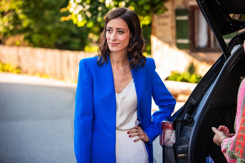 Katrin Anne Heß als Dr. Alexandra Seeberger-Kroiß – Bild: SAT.1