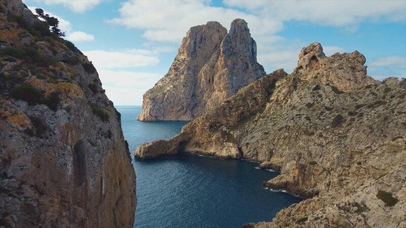 Es Vedra – das mythenumrankte Wahrzeichne Ibizas. – Bild: Vincent Productions
