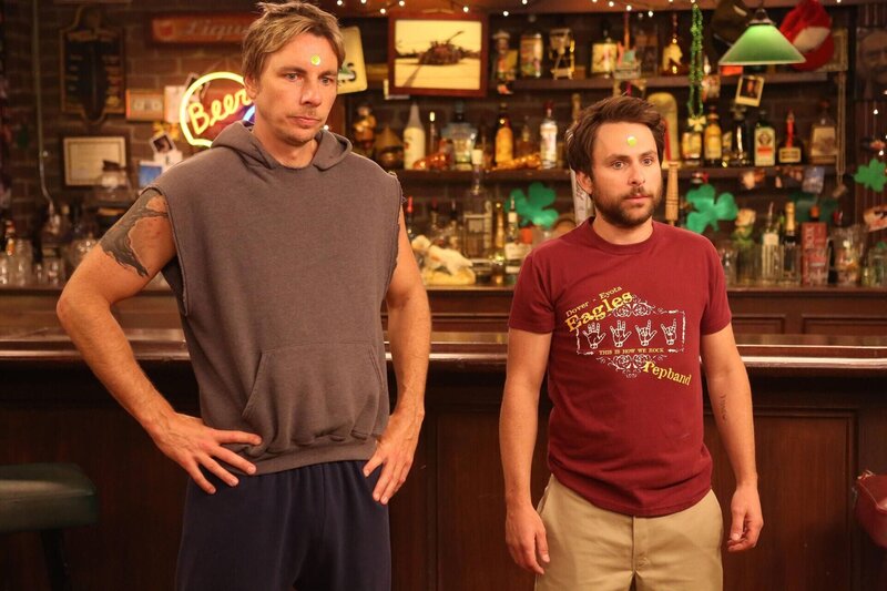 Jojo (Dax Shepard, l.); Charlie Kelly (Charlie Day, r.) – Bild: Bluebush Productions, LLC