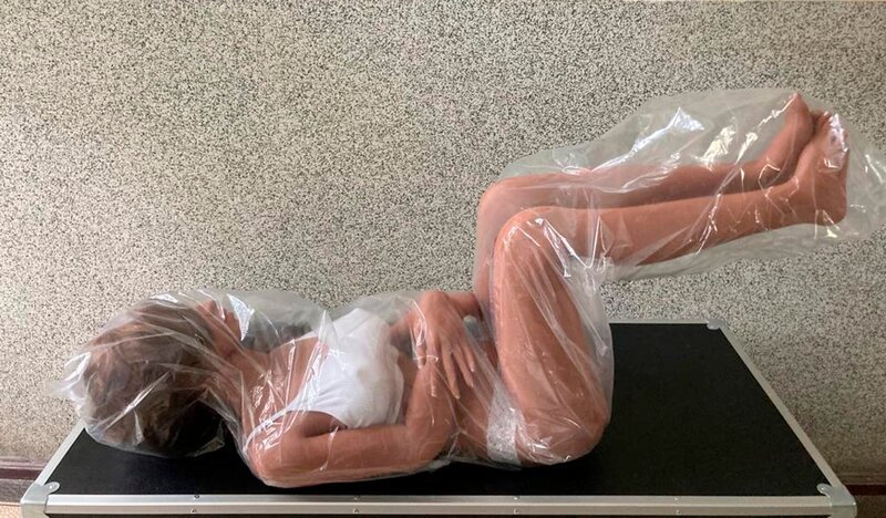 Alina Sex Puppe – Bild: MDR/​Henrike Sander