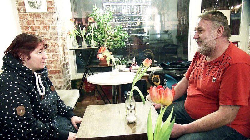 Meike, eine gute Freundin von Carsten, will dem Obdachlosen helfen von der Straße wegzukommen – Bild: RTL Zwei