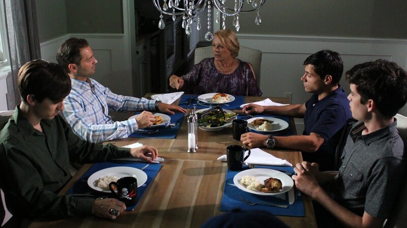 [Recreation] The extended family has a meal together, minus brother Jay who has been sent away to a disciplinary camp. – Bild: Investigation Discovery /​ Discovery Communications