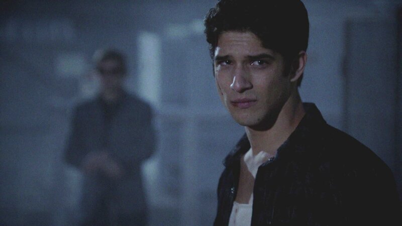 Um Scott’s Mutter, sowie Stiles’ Vater und Cora zu retten, will sich Scott (Tyler Posey, re.) nun doch Deucalion (Gideon Emery, li.) anschließen. – Bild: RTL II