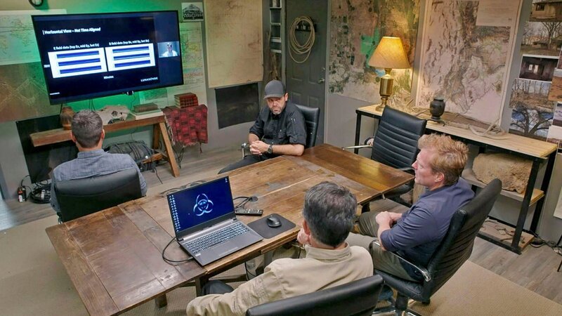 Thomas Winterton (l.), Erik Bard (2.v.l.), Travis Taylor (2.v.r.) Bryant ‚Dragon‘ Arnold (r.) – Bild: THE HISTORY CHANNEL /​ Prometheus Entertainment
