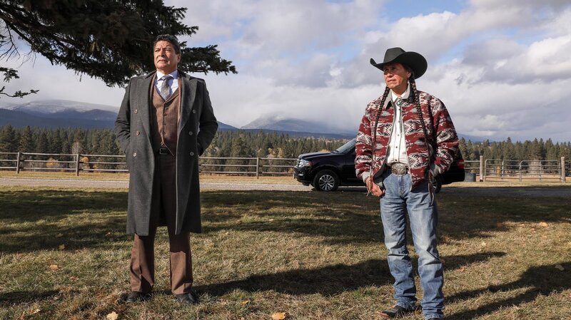 Thomas Rainwater (Gil Birmingham) und Mo (Mo Brings Plenty) – Bild: AXN