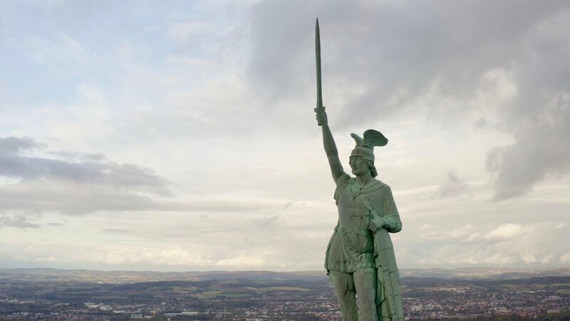 Um das Narrativ einer überlegenen deutschen Rasse zu stärken, bediente man sich bei zahlreichen Figuren aus der germanischen Geschichte, darunter der Cheruskerfürst Arminius. – Bild: Cineflix BILD/​ WeltN24