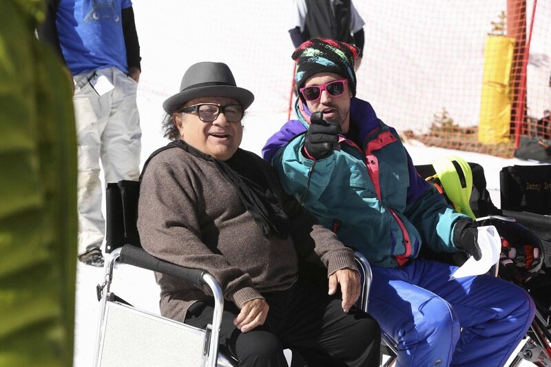 Frank Reynolds (Danny DeVito, l.); Mac (Rob McElhenney, r.) – Bild: Bluebush Productions, LLC