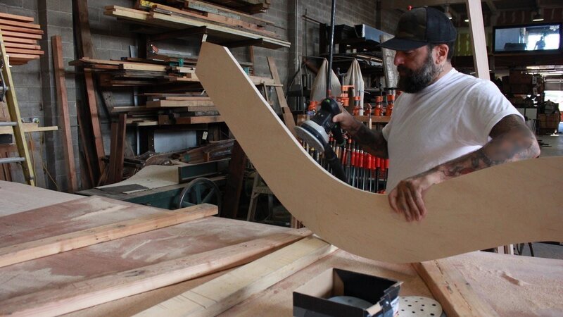 Antonio Ballatore works on pet feature for Chickie Boom Boom. – Bild: PLURIMEDIA (Discovery)