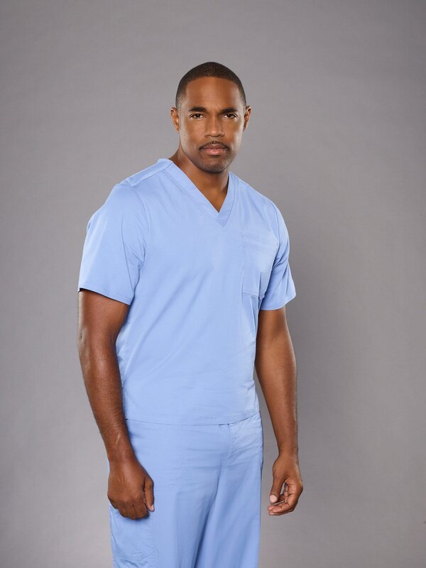 (13. Staffel) – Muss sich neuen Herausforderungen stellen: Dr. Ben Warren (Jason George) … – Bild: ORF/​Disney/​Craig Sjodin