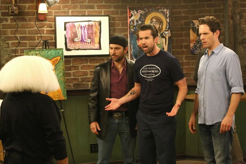 (v.l.n.r.) Charlie Kelly (Charlie Day); Mac (Rob McElhenney); Dennis Reynolds (Glenn Howerton) – Bild: 2015 Bluebush Productions, LLC