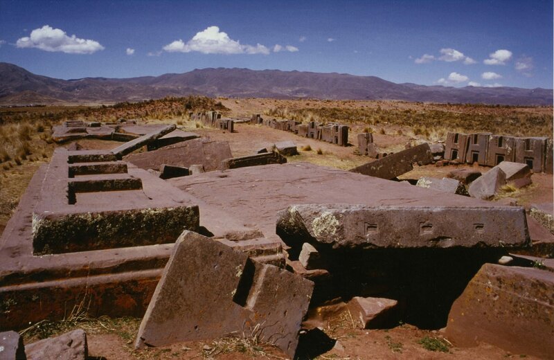 Haben hier Aliens gewohnt? Die Ruinen von Puma Punku zählen zu den ältesten und rätselhaftesten der Welt. Niemand weiß verbindlich, wer diese Stätten entworfen und gebaut hat … – Bild: HISTORY Photocredit Mandatory, Editorial Use Only, No Archive, No Resale