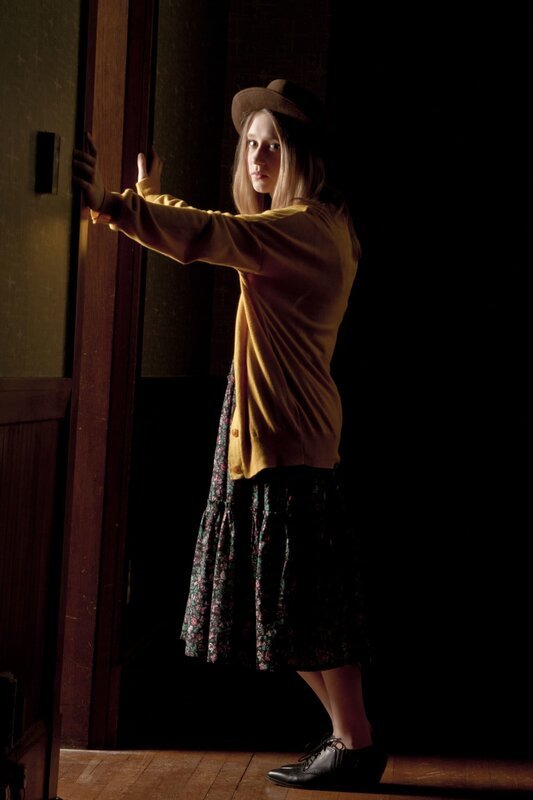 (1. Staffel) – Sie ist eine Einzelgängerin, die keinen großen Wert auf soziale Kontakte legt: Violet (Taissa Farmiga) – Bild: Twentieth Century Fox Film Corporation